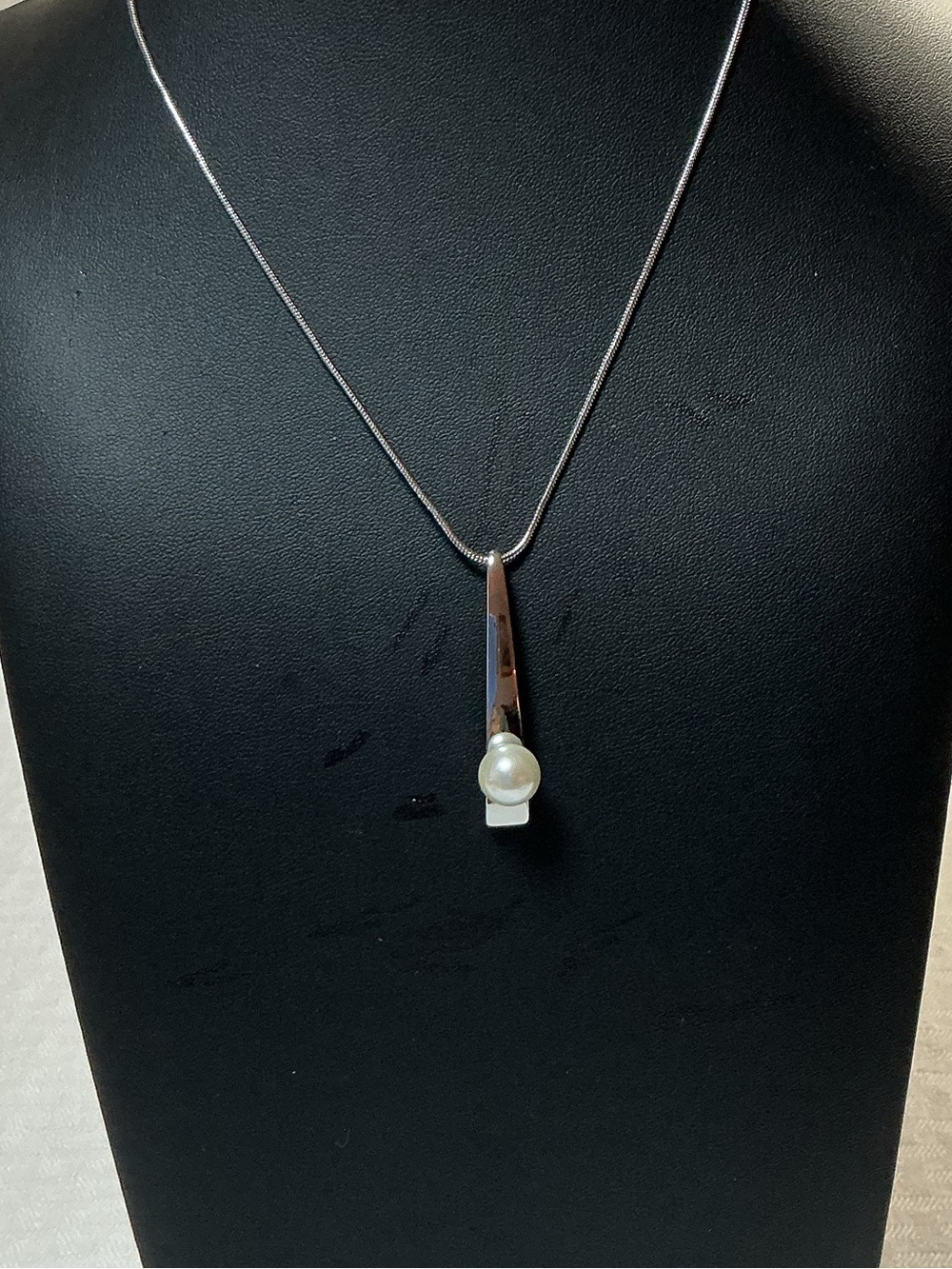 White House Black Market Faux Pearl Teardrop Bar Silver Tone Pendant Necklace